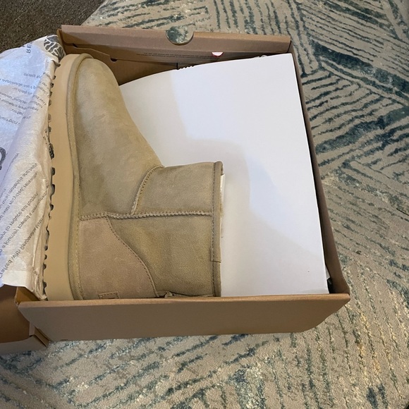 Brand new Ugg classic mini boot Sz10 - Picture 5 of 6